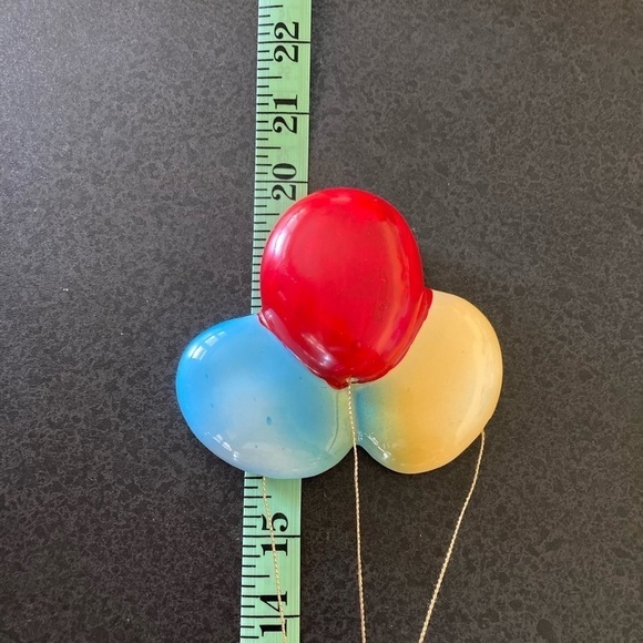 CLOWN in a Red Suit Holding Balloons Wall Decor Child’s Room Vintage Ceramic - Picture 8 of 8